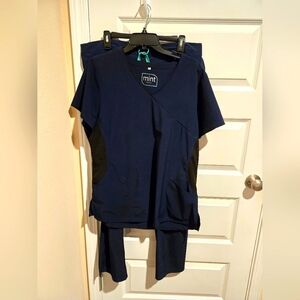 Mint brand scrub set